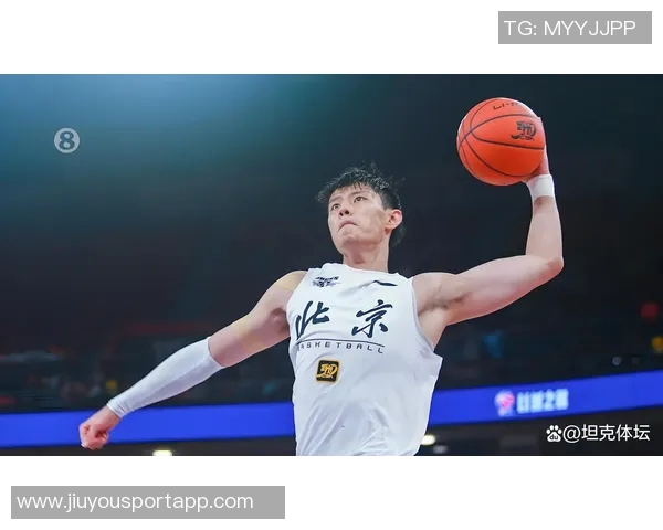 曾凡博NBA中国赛表现平平首战无出手次战坐冷板凳引关注